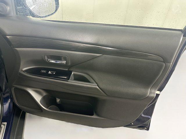 Photo of 2018 Cosmic Blue Metallic Mitsubishi Outlander
