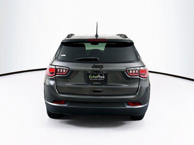 Photo of 2022 Granite Crystal Metallic Clearcoat Jeep Compass