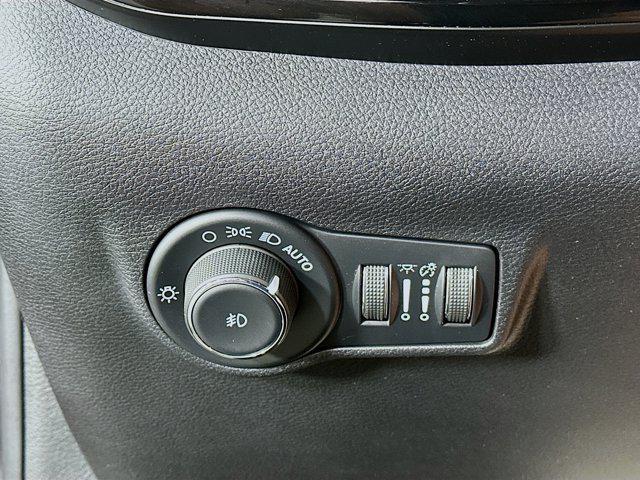 Photo of 2022 Granite Crystal Metallic Clearcoat Jeep Compass