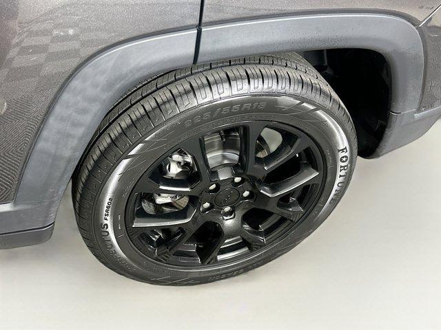 Photo of 2022 Granite Crystal Metallic Clearcoat Jeep Compass