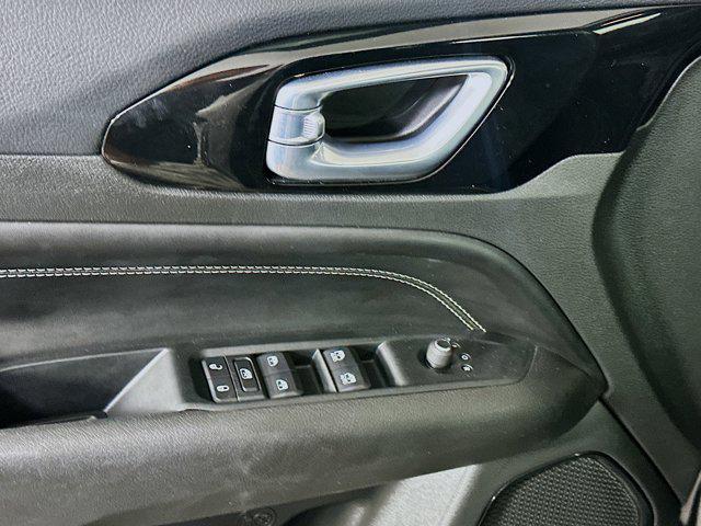 Photo of 2022 Granite Crystal Metallic Clearcoat Jeep Compass