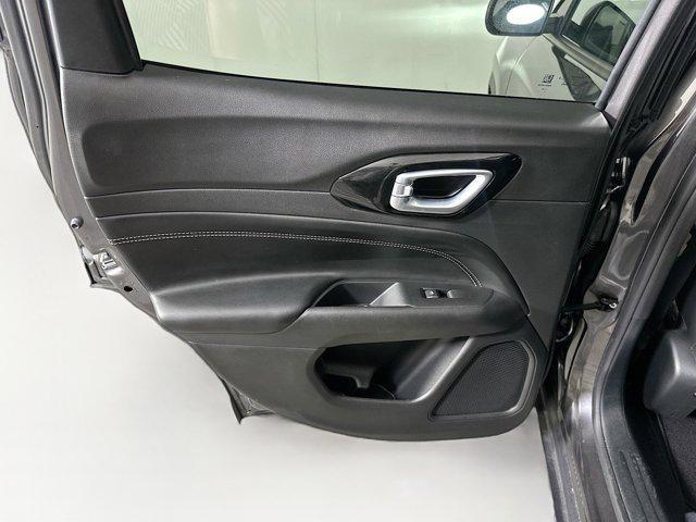 Photo of 2022 Granite Crystal Metallic Clearcoat Jeep Compass