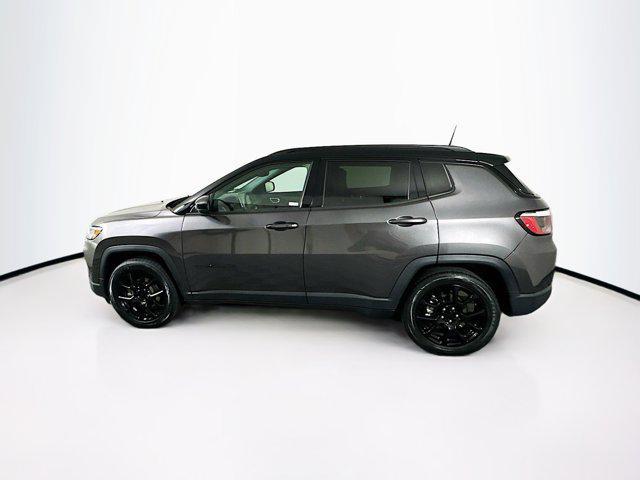 Photo of 2022 Granite Crystal Metallic Clearcoat Jeep Compass
