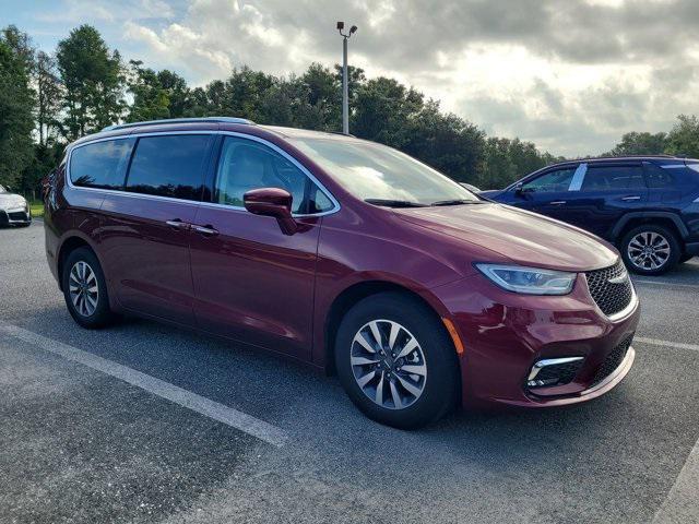 Photo of 2021 Velvet Red Pearlcoat Chrysler Pacifica Hybrid