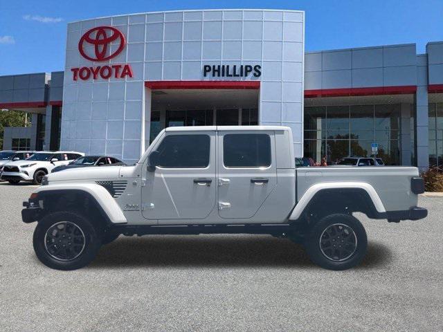 Photo of 2021 Bright White Clearcoat Jeep Gladiator