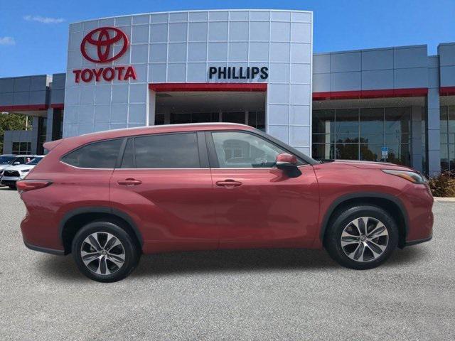 Photo of 2023 Ruby Toyota Highlander
