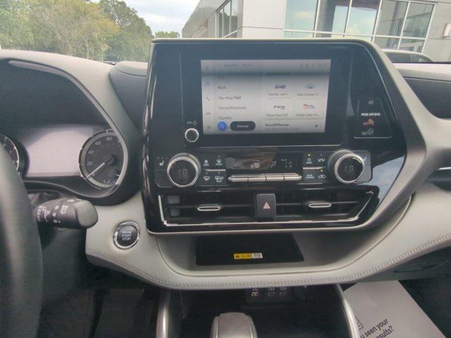 Photo of 2023 Ruby Toyota Highlander