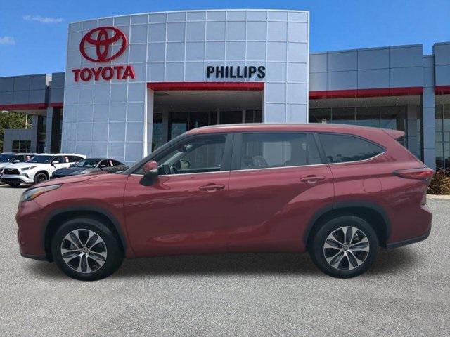 Photo of 2023 Ruby Toyota Highlander