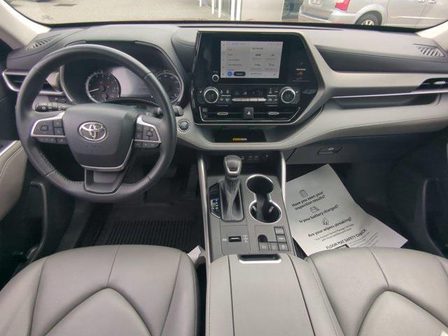 Photo of 2023 Ruby Toyota Highlander