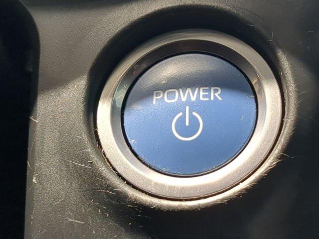 Photo of 2022 White Toyota Sienna