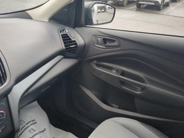 Photo of 2017 Ingot Silver Ford Escape