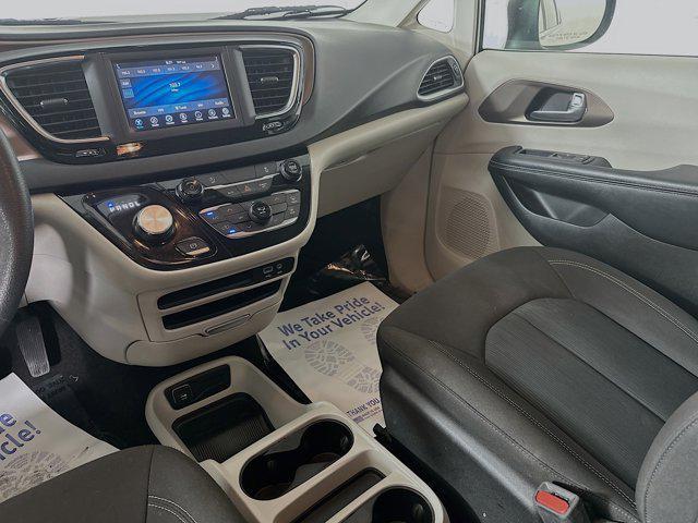 Photo of 2020 Bright White Clearcoat Chrysler Voyager