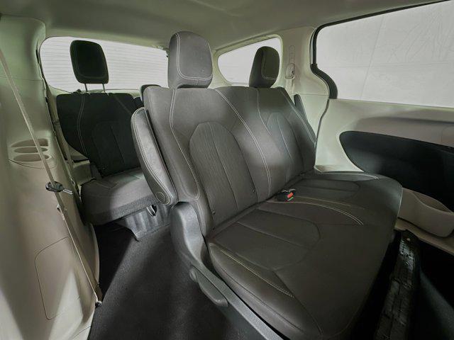 Photo of 2020 Bright White Clearcoat Chrysler Voyager