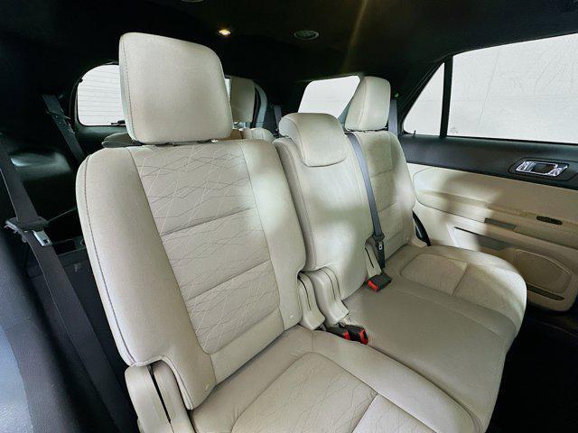 Photo of 2015 Ingot Silver Ford Explorer