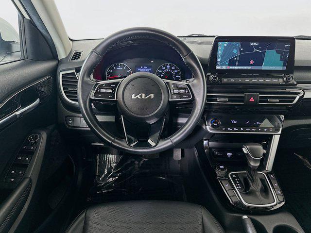 Photo of 2023 Snow White Pearl Kia Seltos
