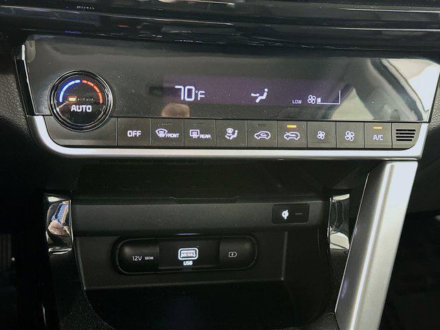 Photo of 2023 Snow White Pearl Kia Seltos