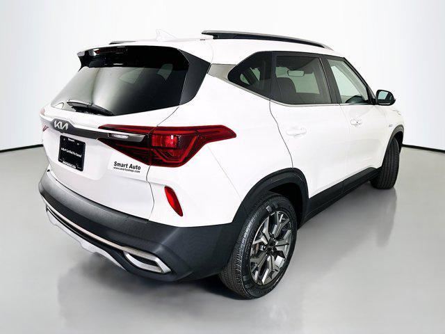 Photo of 2023 Snow White Pearl Kia Seltos