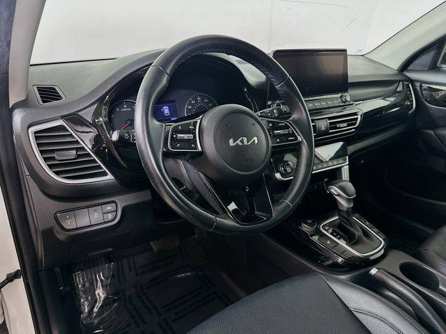 Photo of 2023 Snow White Pearl Kia Seltos