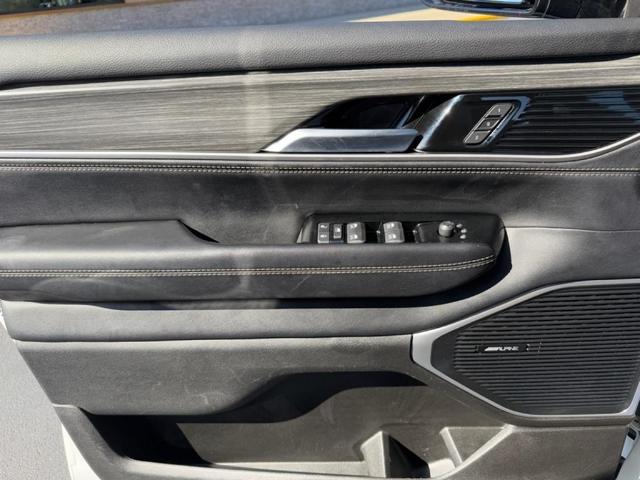 Photo of 2024 White Jeep Wagoneer L