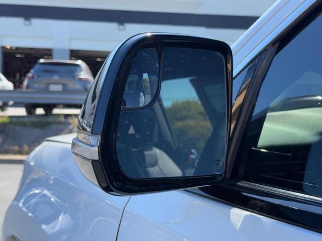 Photo of 2024 White Jeep Wagoneer L