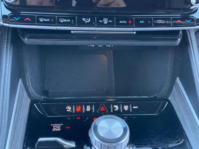 Photo of 2024 White Jeep Wagoneer L