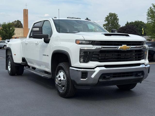 Photo of 2024 White Chevrolet Silverado 3500