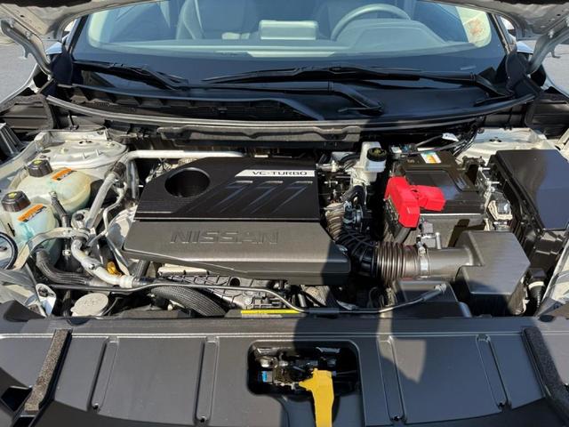 Photo of 2024 Silver Nissan Rogue