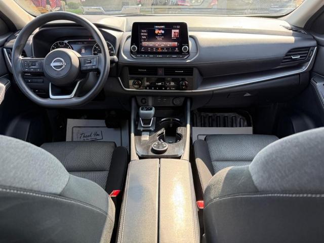 Photo of 2024 Silver Nissan Rogue
