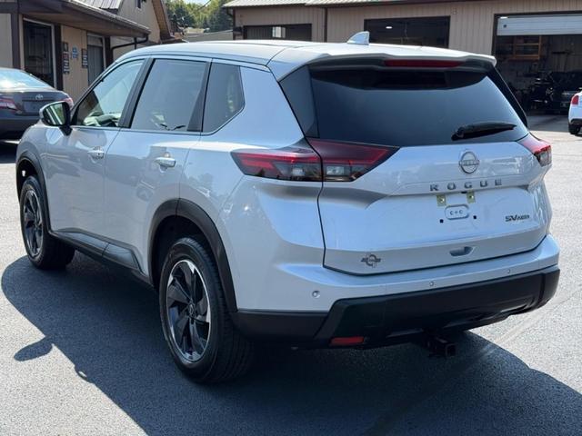 Photo of 2024 Silver Nissan Rogue