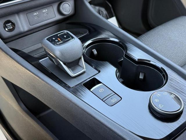Photo of 2024 Silver Nissan Rogue