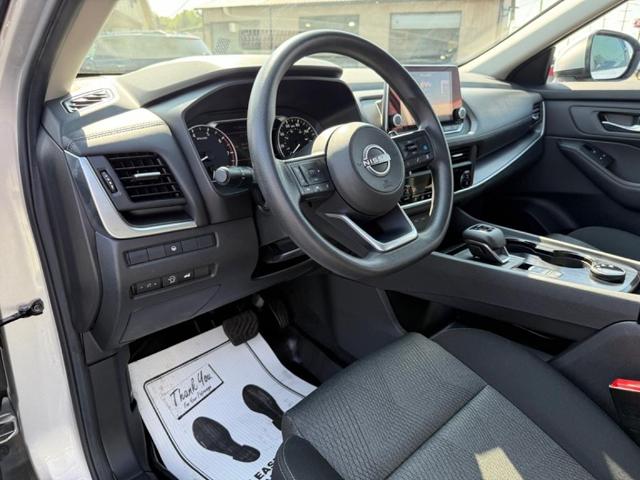 Photo of 2024 Silver Nissan Rogue