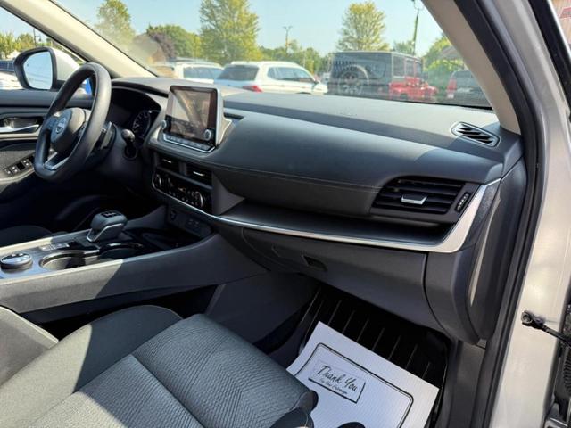 Photo of 2024 Silver Nissan Rogue