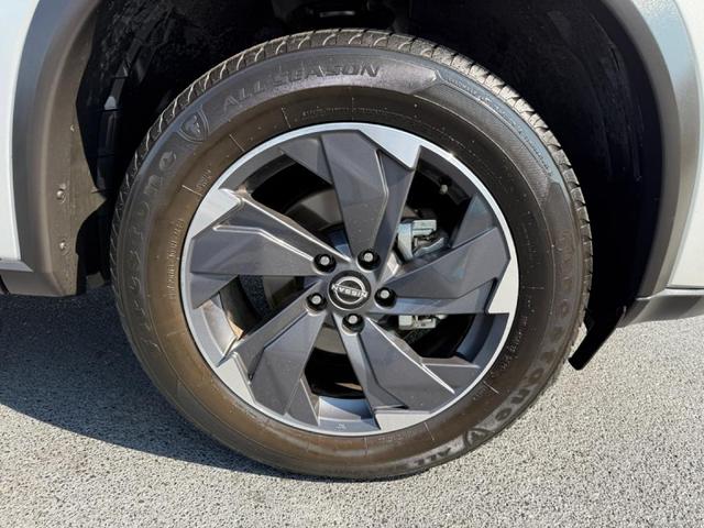Photo of 2024 Silver Nissan Rogue