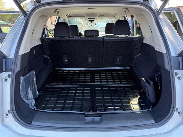 Photo of 2024 Silver Nissan Rogue
