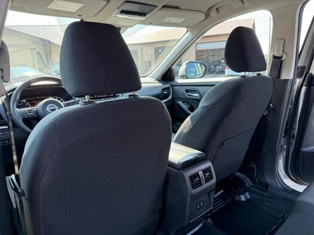 Photo of 2024 Silver Nissan Rogue