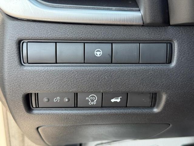 Photo of 2024 Silver Nissan Rogue