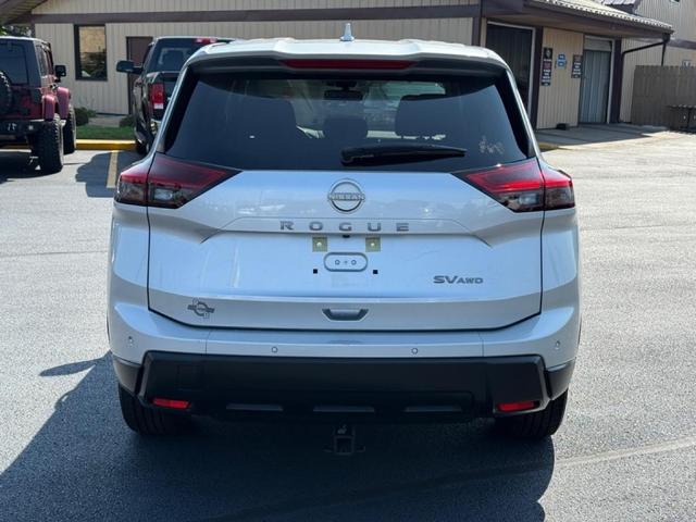 Photo of 2024 Silver Nissan Rogue