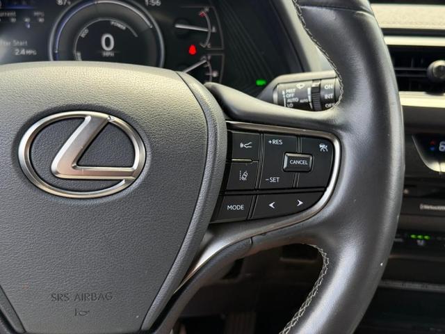 Photo of 2022 White Lexus UX 250h
