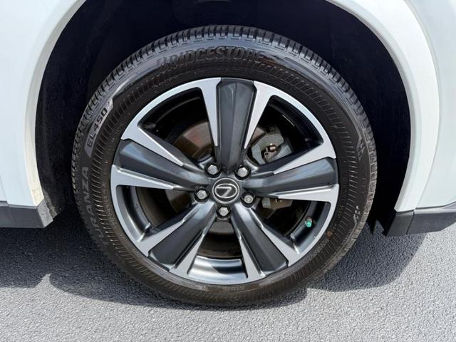 Photo of 2022 White Lexus UX 250h