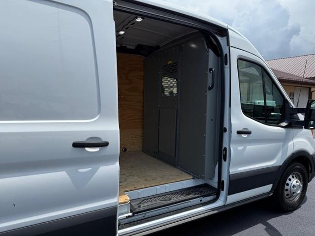 Photo of 2021 White Ford Transit-250