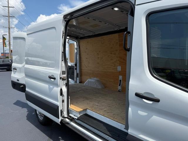 Photo of 2021 White Ford Transit-250