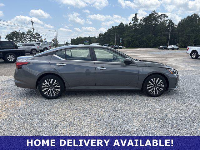 Photo of 2025 Gun Metallic Nissan Altima