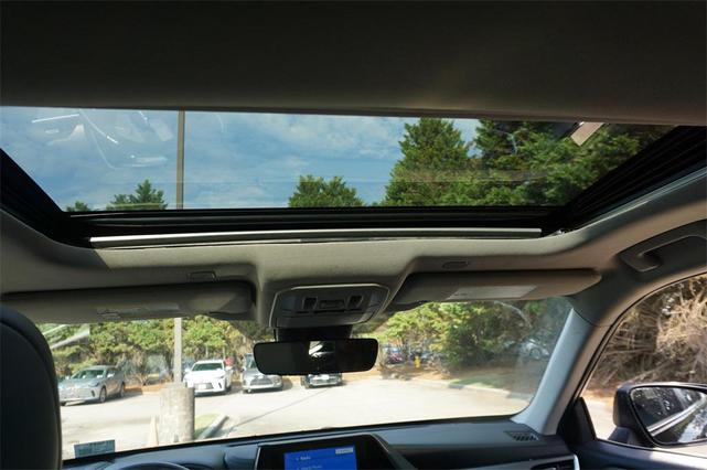 Photo of 2023 Midnight Black Metallic Toyota Highlander