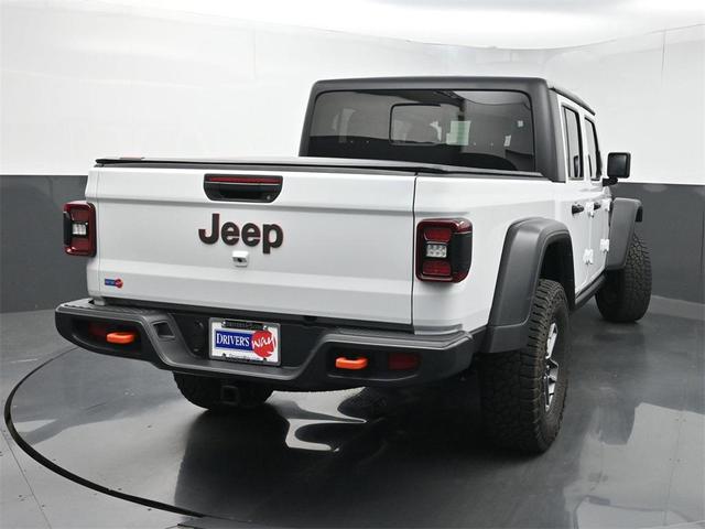 Photo of 2024 Bright White Clearcoat Jeep Gladiator