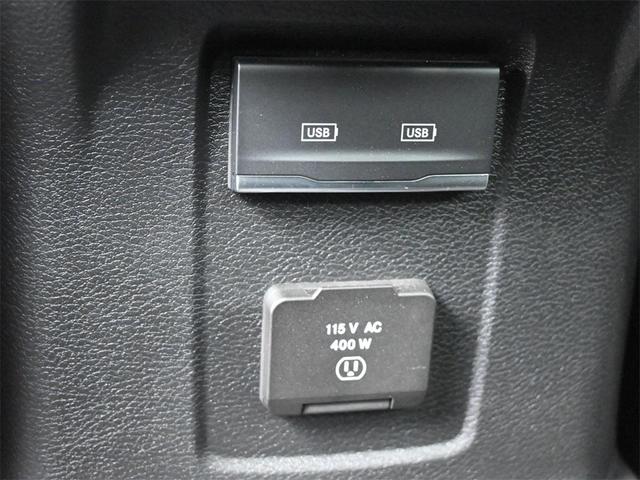 Photo of 2024 Bright White Clearcoat Jeep Gladiator