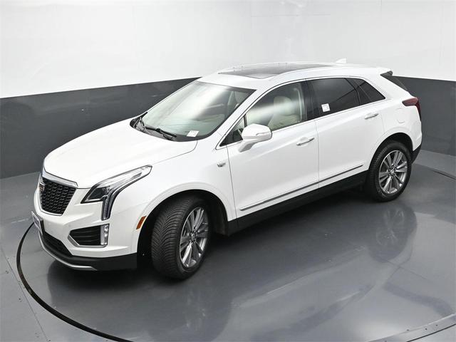 Photo of 2022 Crystal White Tricoat Cadillac XT5