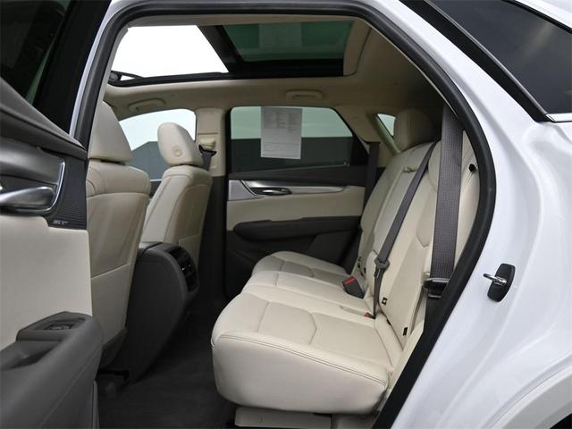 Photo of 2022 Crystal White Tricoat Cadillac XT5