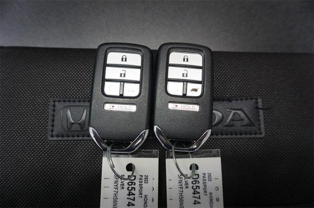 Photo of 2022 Lunar Silver Metallic Honda Passport
