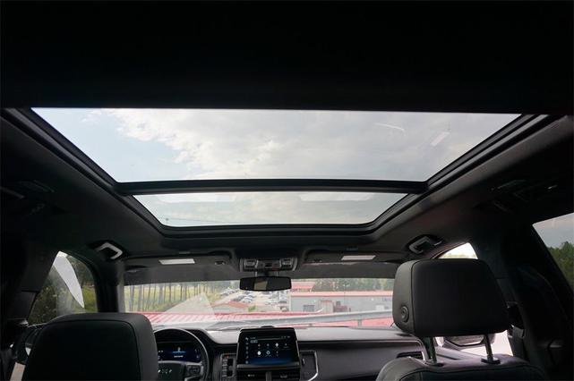 Photo of 2022 Summit White Chevrolet Tahoe