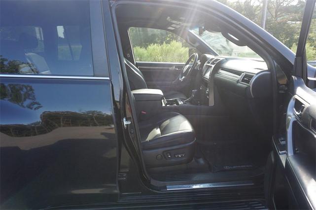 Photo of 2020 Black Onyx Lexus GX 460